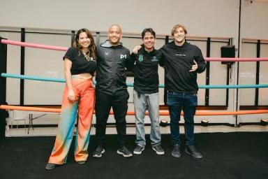 Personas que practican boxeo, en la sala de boxeo de Ciudad del Saber