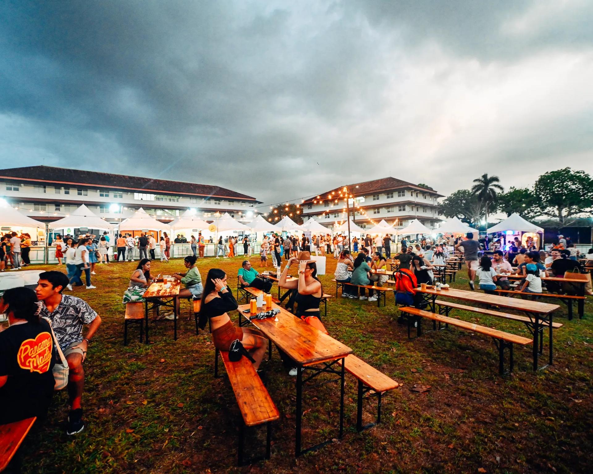 Zonas de comidas en un evento de Ciudad del Saber